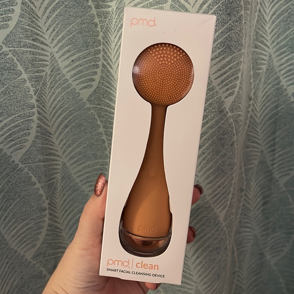 PMD Clean smart facial cleaner